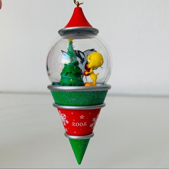 NEW 2005 Hallmark Looney Tunes Tweety Ornament - Picture 1 of 9